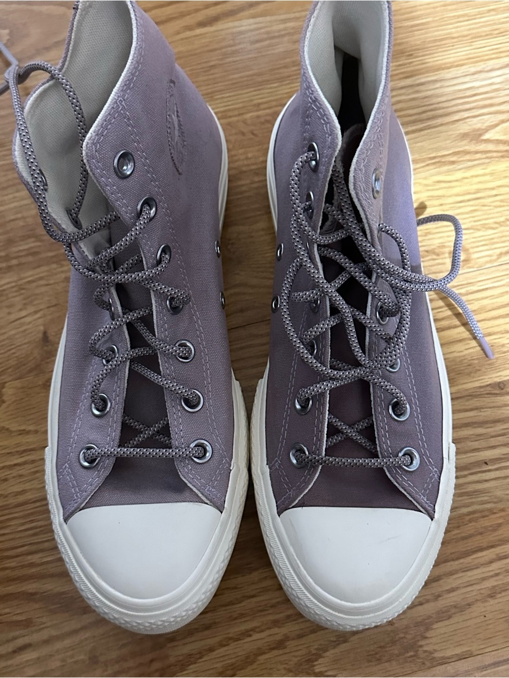 Women’s High Top Converse,8.5